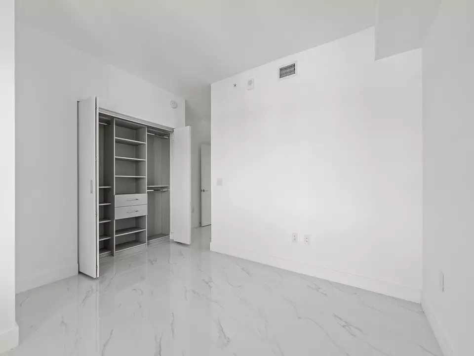 Bedroom - 700 NE 24th St #3002, Miami, FL 33137 photo 5 of 7