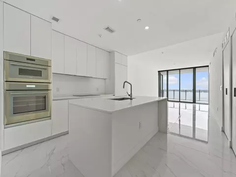 Kitchen - 700 NE 24th St #3002, Miami, FL 33137 photo 1 of 3