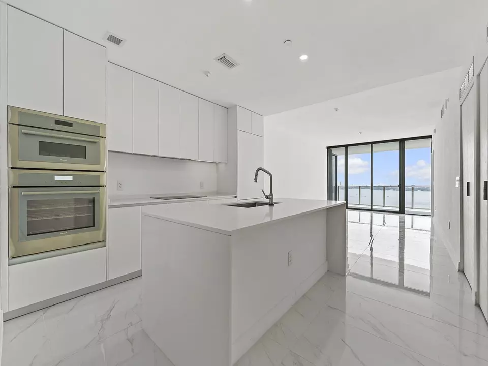 Kitchen - 700 NE 24th St #3002, Miami, FL 33137 photo 1 of 3
