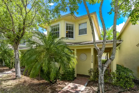 2558 SE Pineland Dr, Port Saint Lucie, FL 34952