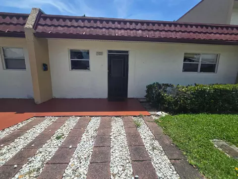 102 Lake Anne, West Palm Beach, FL 33411