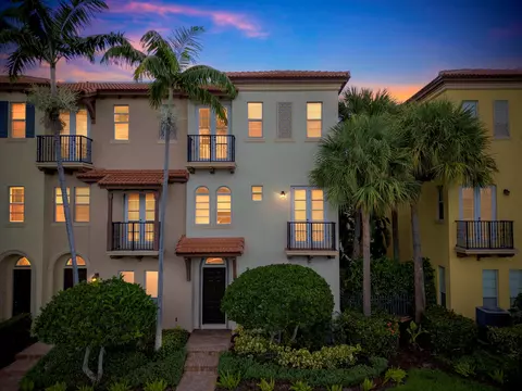 52 Via Floresta Dr, Boca Raton, FL 33487
