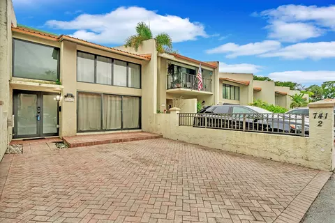 741 E Coco Plum #2, Plantation, FL 33324