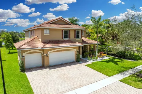 9070 Winterhaven Cir, Wellington, FL 33411