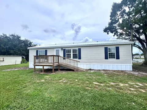 1067 Palm Ct, Okeechobee, FL 34974