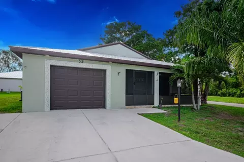 39 SE Flamenco Way, Port Saint Lucie, FL 34952