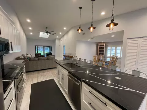 6157 Sunny Pointe Cir, Delray Beach, FL 33484