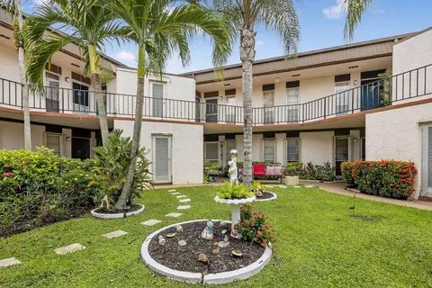 6 Greenway Vlg N #210, Royal Palm Beach, FL 33411