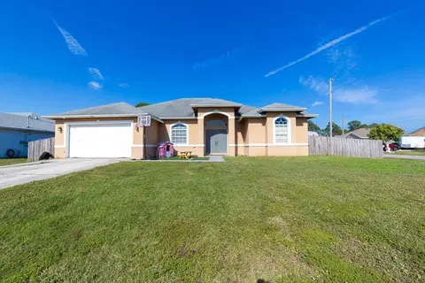 901 SW Versailles Ave, Port Saint Lucie, FL 34953