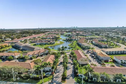 4199 Napoli Lake Dr, Riviera Beach, FL 33410