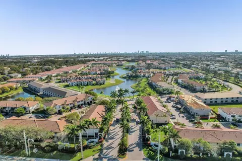 4199 Napoli Lake Dr, Riviera Beach, FL 33410