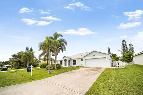 2492 SE Burton St, Port Saint Lucie, FL 34952