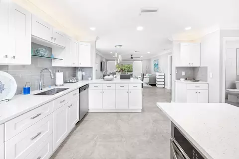 9187 Norte Lago #5B, Boca Raton, FL 33428