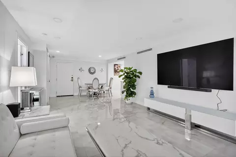 5225 Collins Ave #1408, Miami Beach, FL 33140