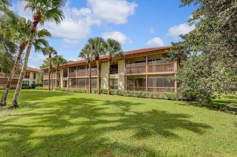 147 Brackenwood Rd, Palm Beach Gardens, FL 33418