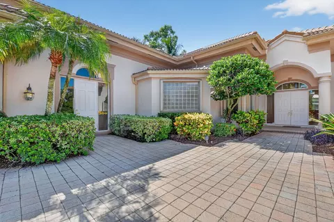 2525 Seminole Cir, West Palm Beach, FL 33409