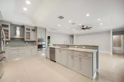 1465 SW Edinburgh Dr, Port Saint Lucie, FL 34953