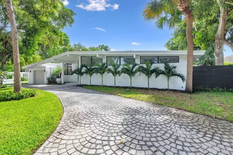 7512 W Lake Dr, Lake Clarke Shores, FL 33406