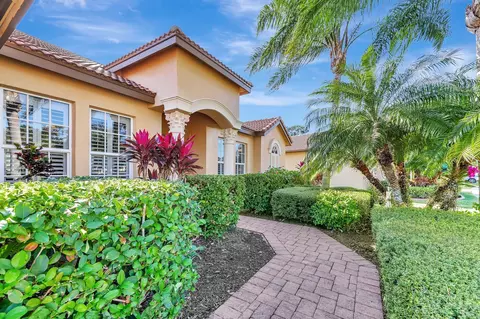 827 SW Grand Reserves Blvd, Port Saint Lucie, FL 34986