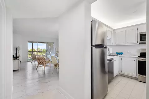 3590 Via Poinciana #607, Lake Worth, FL 33467