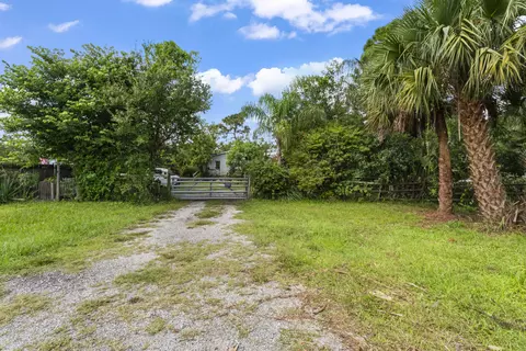 5710 E Tangerine Ln, Okeechobee, FL 34972