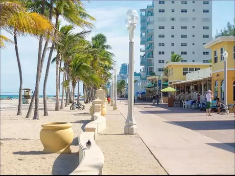 1931 NE 2nd St #302, Deerfield Beach, FL 33441