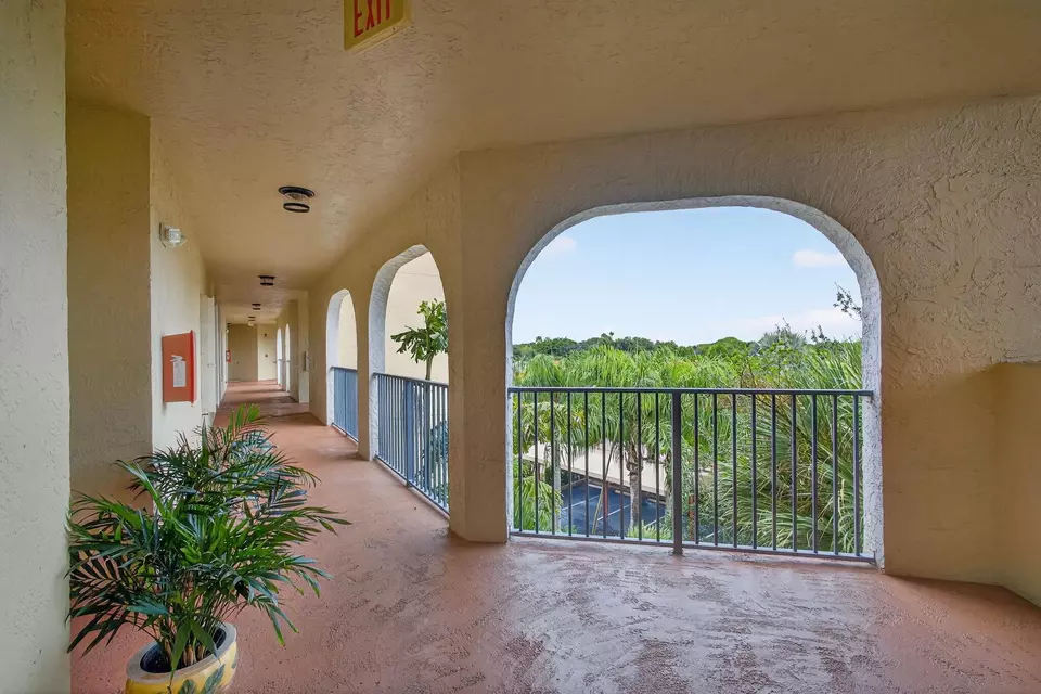Entry Way - 200 Uno Lago Dr #402, Juno Beach, FL 33408 photo 5 of 5