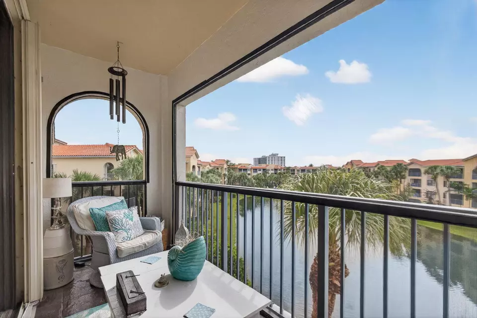 Exterior - 200 Uno Lago Dr #402, Juno Beach, FL 33408 photo 3 of 8