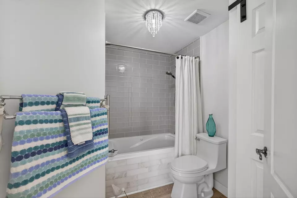 Bath - 200 Uno Lago Dr #402, Juno Beach, FL 33408 photo 3 of 8