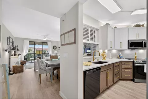 Kitchen - 200 Uno Lago Dr #402, Juno Beach, FL 33408 photo 1 of 7