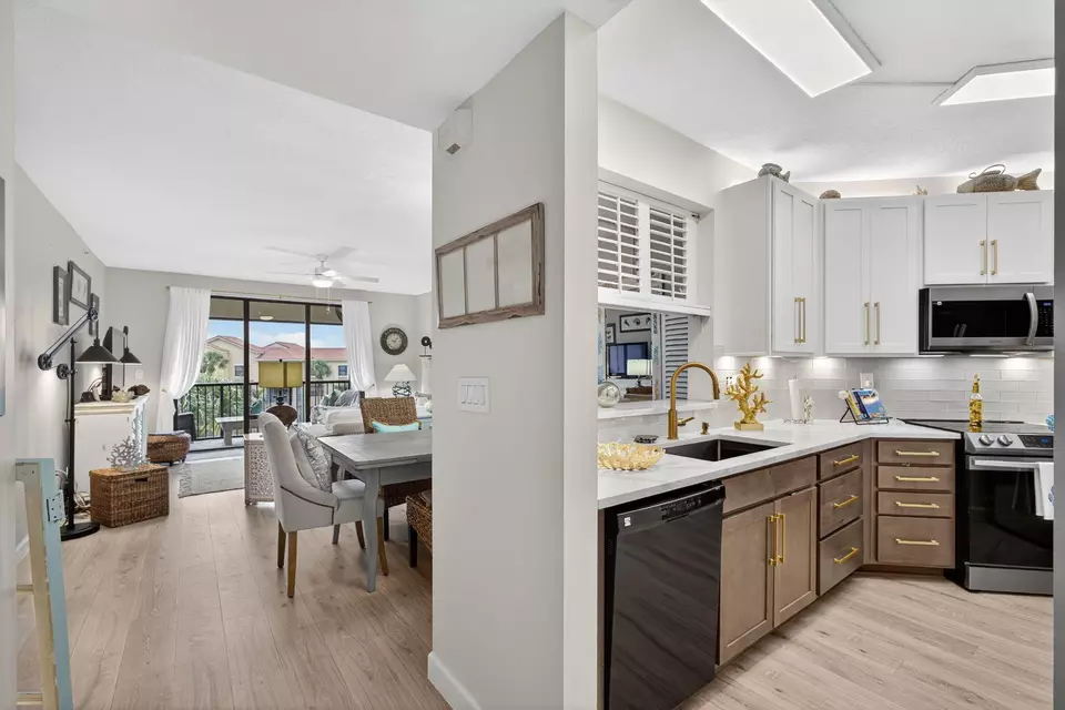 Kitchen - 200 Uno Lago Dr #402, Juno Beach, FL 33408 photo 1 of 7