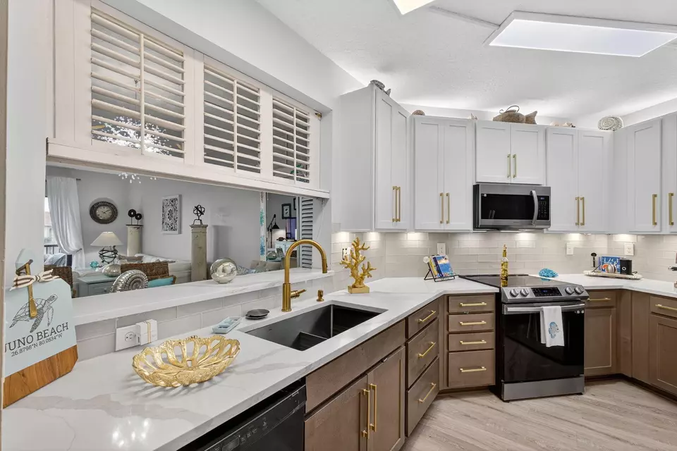 Kitchen - 200 Uno Lago Dr #402, Juno Beach, FL 33408 photo 2 of 7