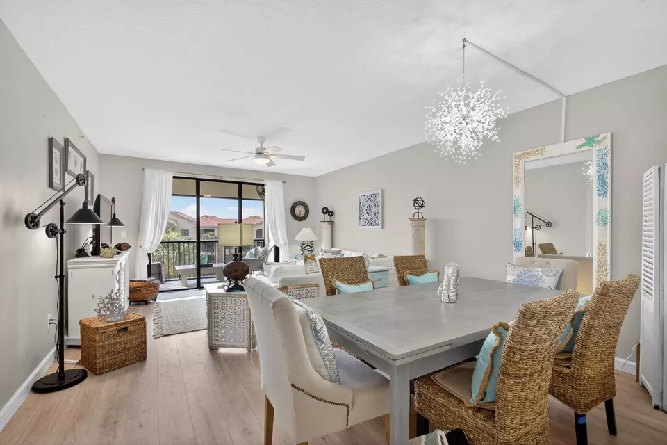Dining - 200 Uno Lago Dr #402, Juno Beach, FL 33408 photo 3 of 3