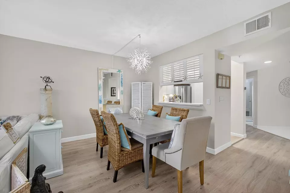 Dining - 200 Uno Lago Dr #402, Juno Beach, FL 33408 photo 1 of 3