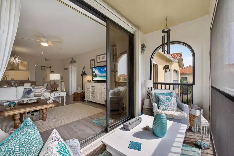 Exterior - 200 Uno Lago Dr #402, Juno Beach, FL 33408 photo 6 of 8