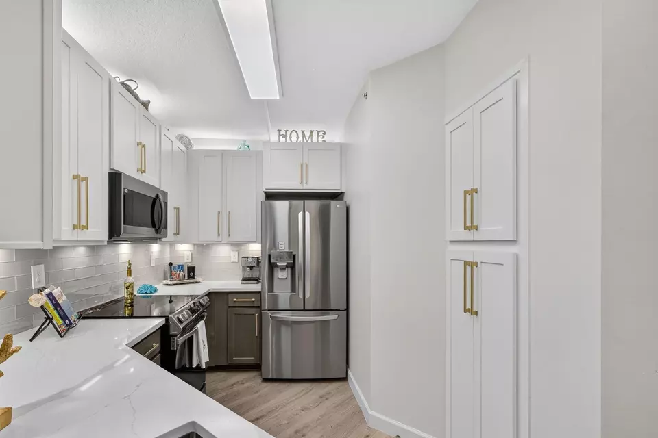 Kitchen - 200 Uno Lago Dr #402, Juno Beach, FL 33408 photo 7 of 7