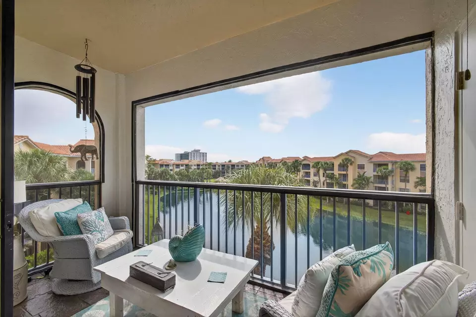 Exterior - 200 Uno Lago Dr #402, Juno Beach, FL 33408 photo 5 of 8