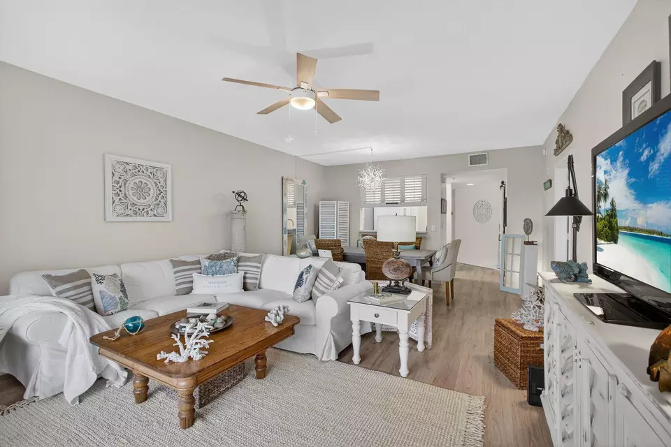 Living - 200 Uno Lago Dr #402, Juno Beach, FL 33408 photo 5 of 7