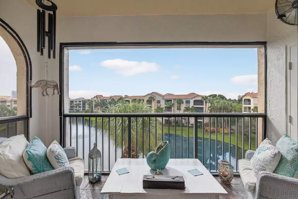 Exterior - 200 Uno Lago Dr #402, Juno Beach, FL 33408 photo 1 of 8