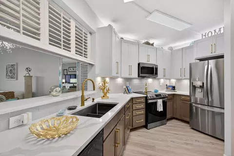 200 Uno Lago #402, Juno Beach, FL 33408