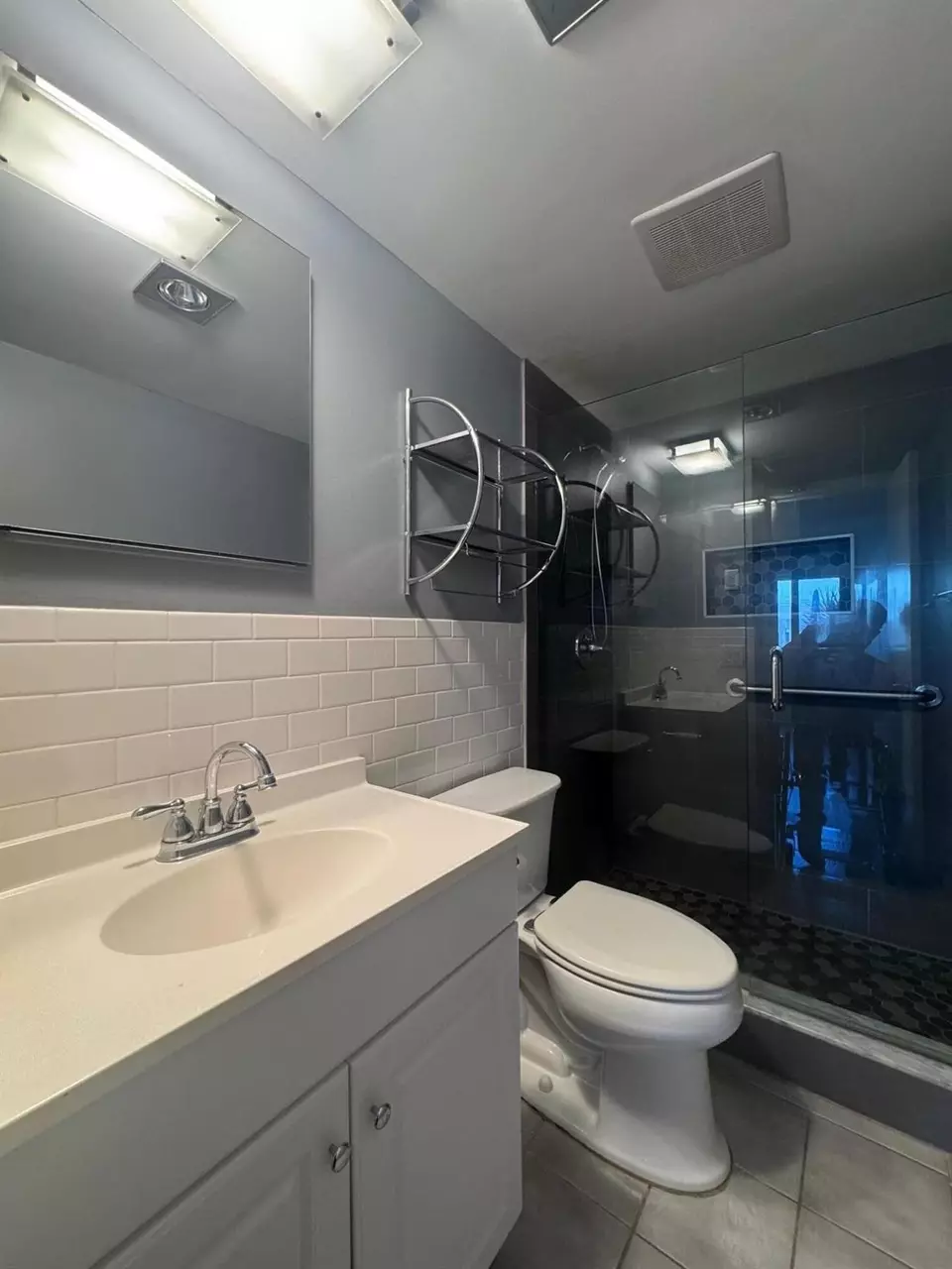 Bath - 400 S Cypress Rd #406, Pompano Beach, FL 33060 photo 3 of 5