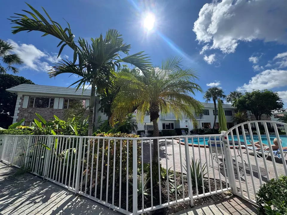 Exterior - 400 S Cypress Rd #406, Pompano Beach, FL 33060 photo 3 of 6