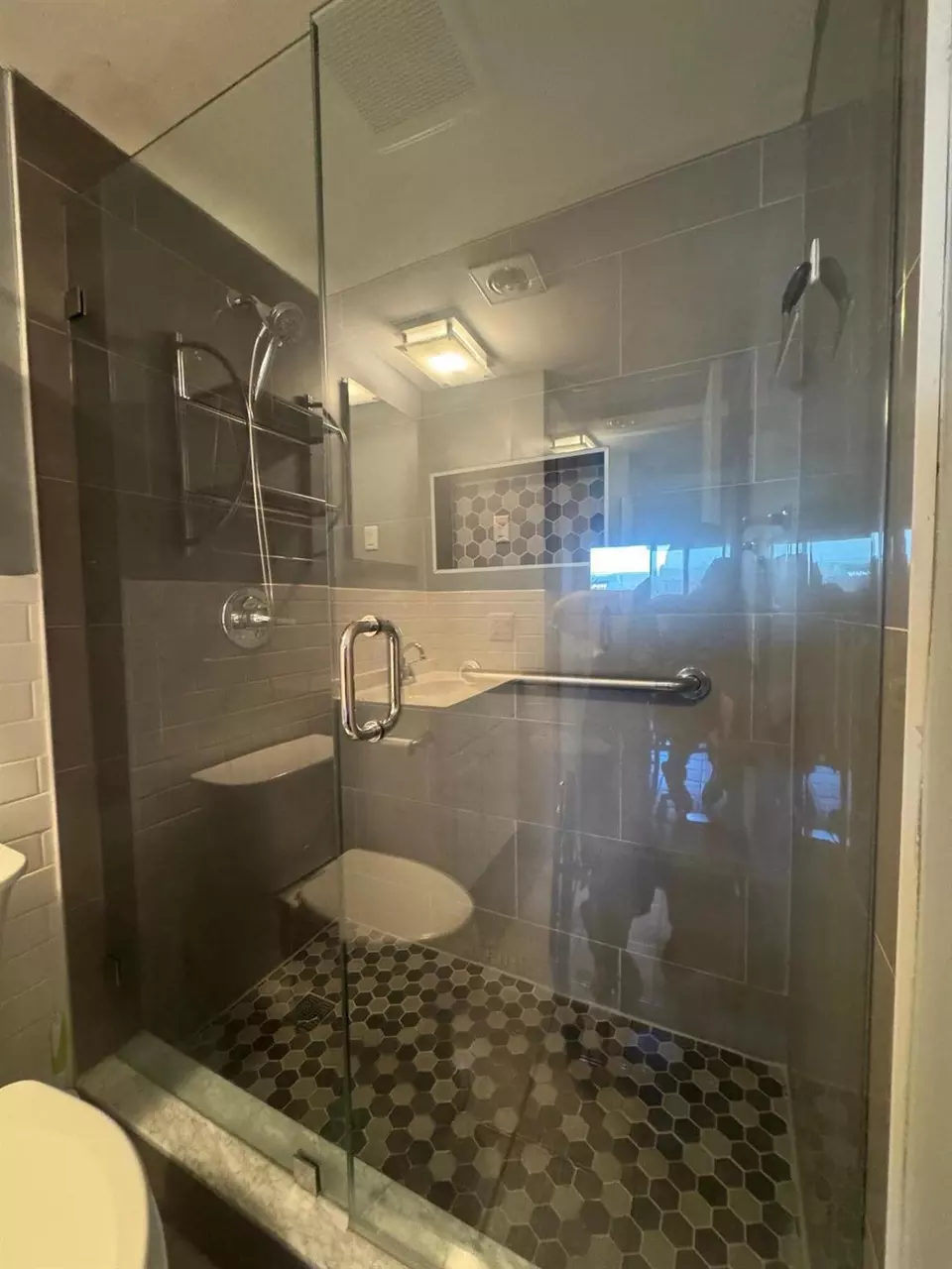 Bath - 400 S Cypress Rd #406, Pompano Beach, FL 33060 photo 2 of 5
