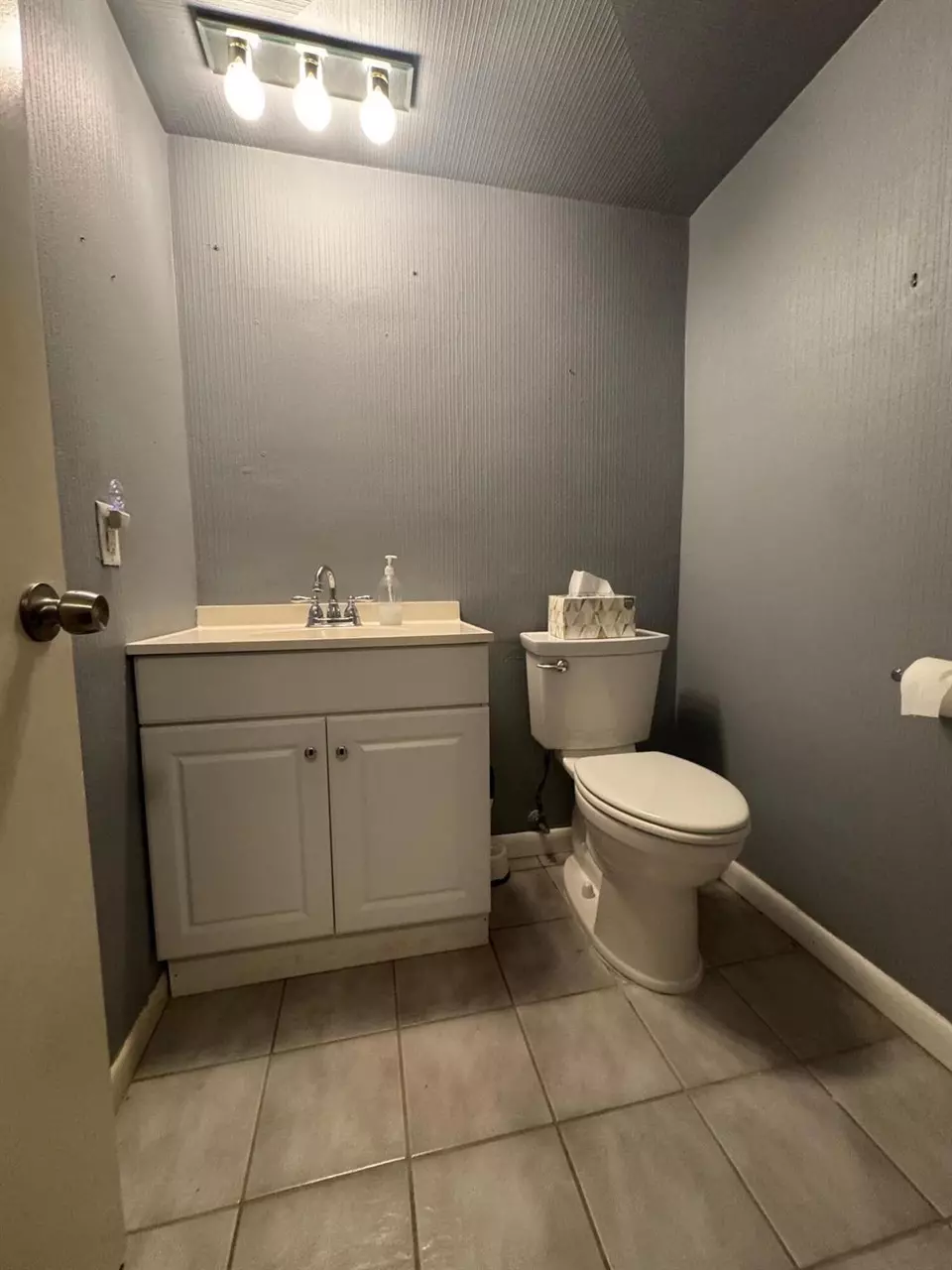 Bath - 400 S Cypress Rd #406, Pompano Beach, FL 33060 photo 4 of 5