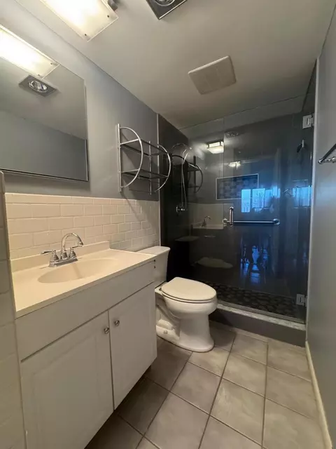 Bath - 400 S Cypress Rd #406, Pompano Beach, FL 33060 photo 1 of 5