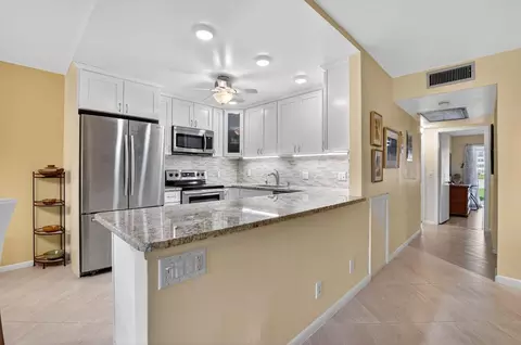 1049 Wolverton C, Boca Raton, FL 33434