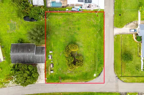 721 SE Fallon Dr, Port St Lucie, FL 34983