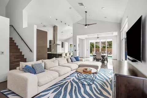 6638 NW 27th Ave, Boca Raton, FL 33496