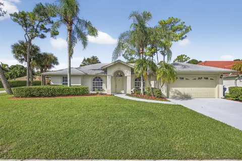 105 Emerald Ct, Royal Palm Beach, FL 33411