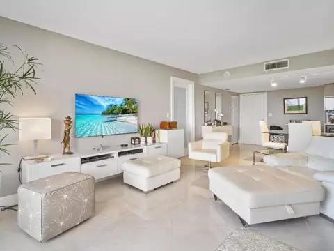 2000 Presidential Way #602, West Palm Beach, FL 33401